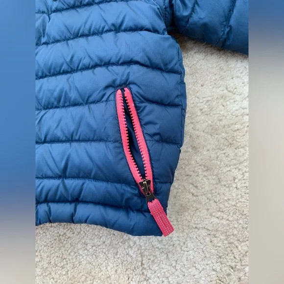 Patagonia Size 2T Reversible Down Sweater Hoodie in Blue and Pink Flowers - Picture 12 of 16